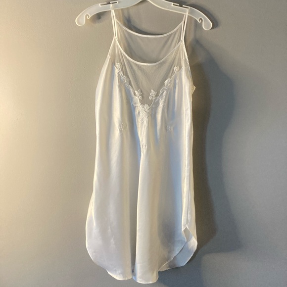 Cinema Etoile White
Sexy Satin Slip Dress
Gown M